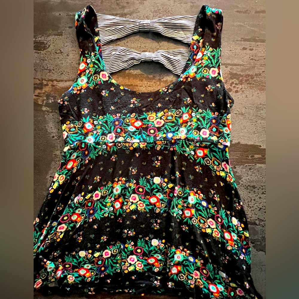 🖤🌺🍃JUST GINGER Black Floral Tank Top Bow🎀Details